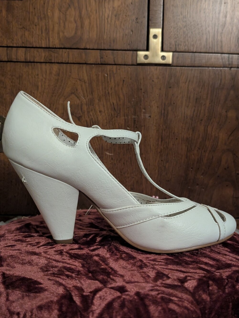 Pin Up Vintage Sexy White T-Strap Mid-Heel Women's Dress Heels